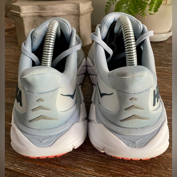 HOKA Women’s 8B Arahi 6 Running Sneaker Shoes - Picture 9 of 10